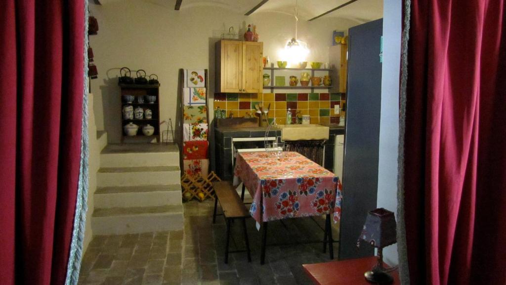 Maison D'Hotes La Boca Sommières Szoba fotó